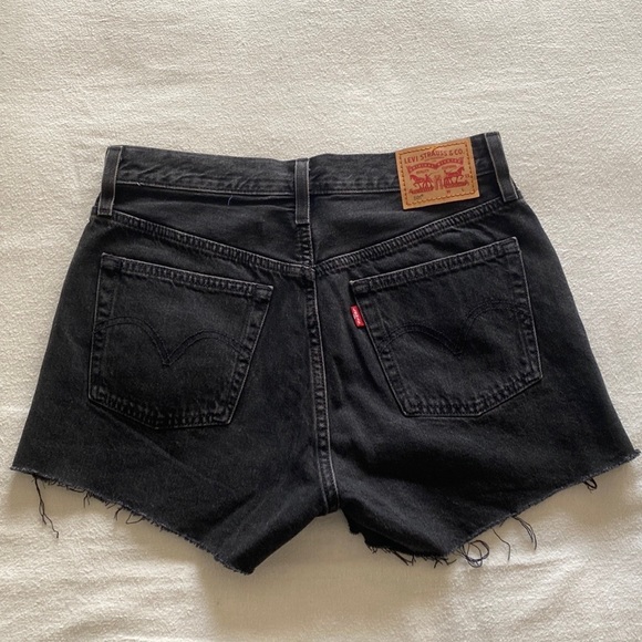 Levi’s | 501 Shorts - Picture 2 of 7